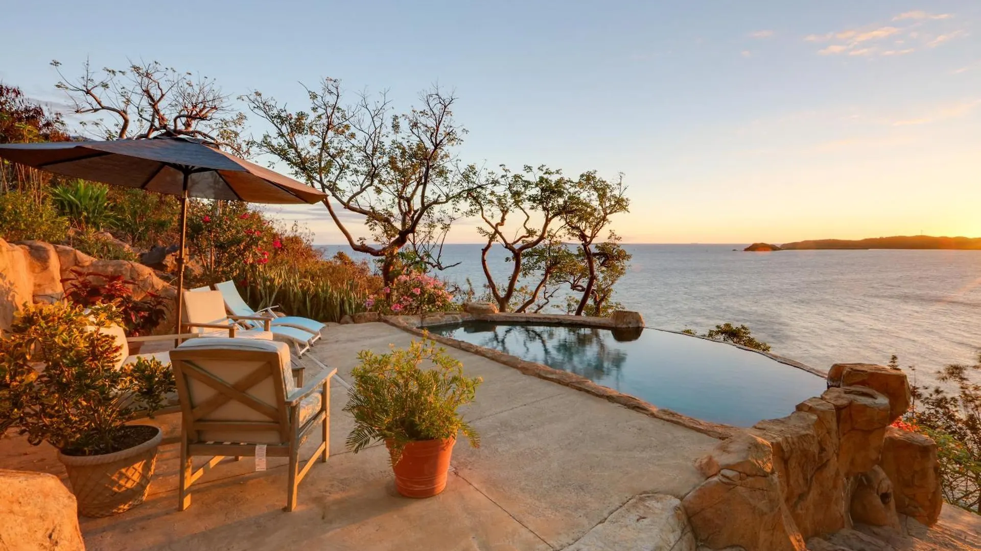 Sea La Vie - Waterfront St Thomas Escape With Pool Villa Nazareth